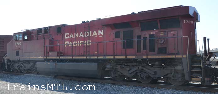 Locomotive CP8703 left side / coté gauche